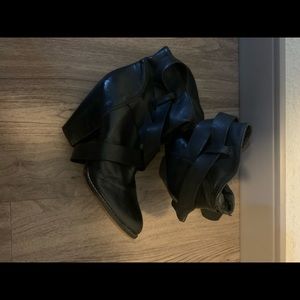 Used Aldo Boots size 8 in black great condition